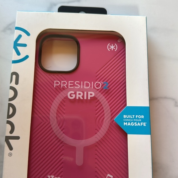 Speck case for iPhone - Picture 3 of 4